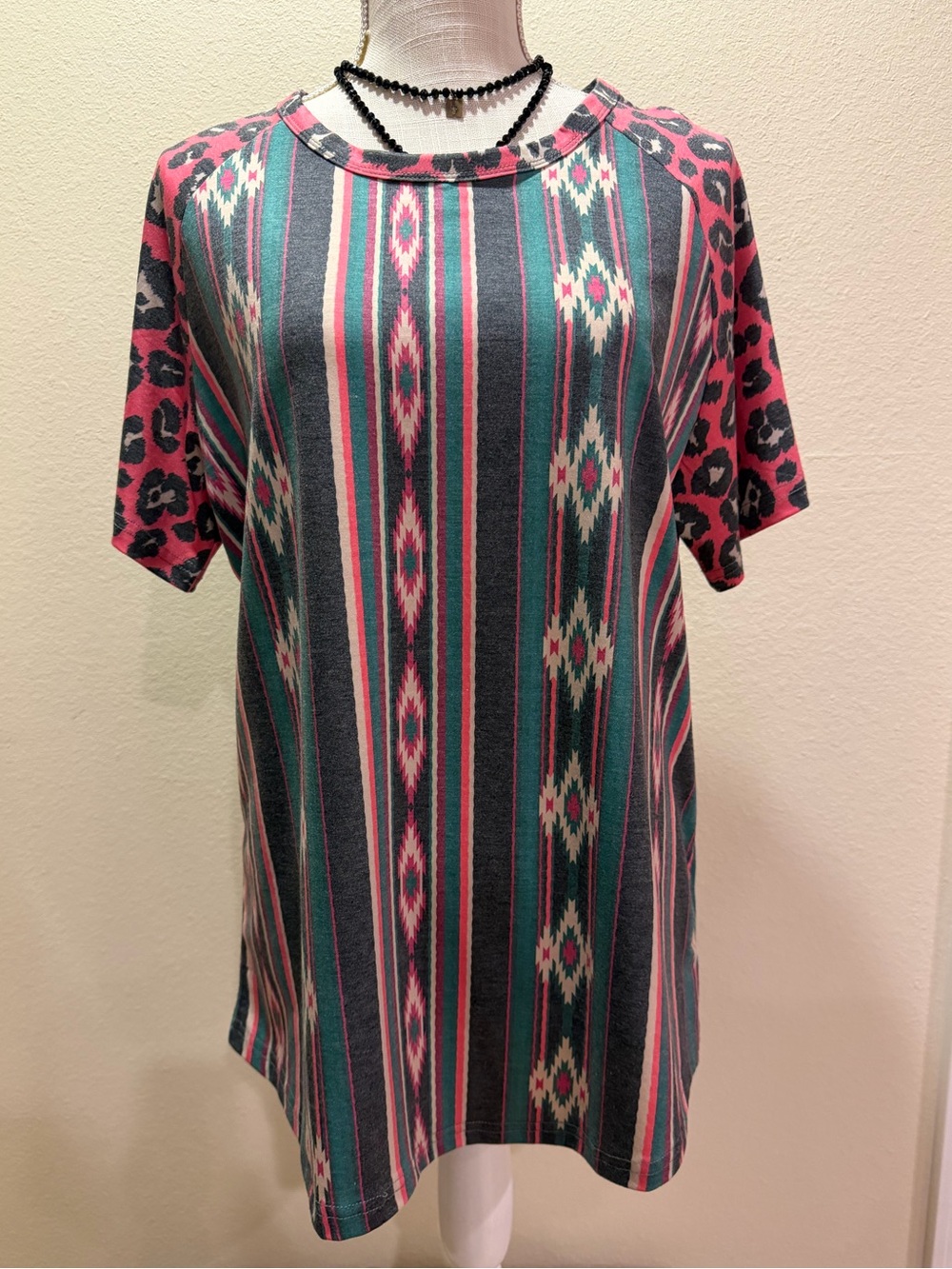NWT CRAZY TRAIN Women's Teal and Pink Patterned Short Sleeve Top